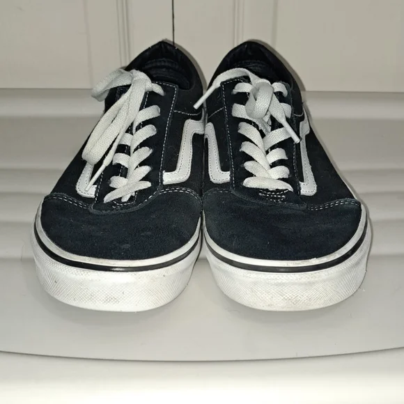 Classic Van's tennis skate shoes - size 6 youth - black and white - Picture 2 of 8